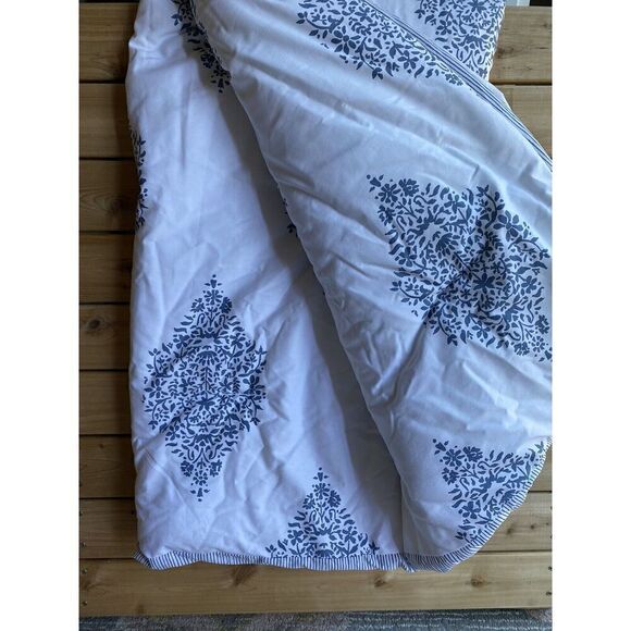 Threshold Diamond Botanical Striped Bed Comforter with small flaw - Picture 1 of 9